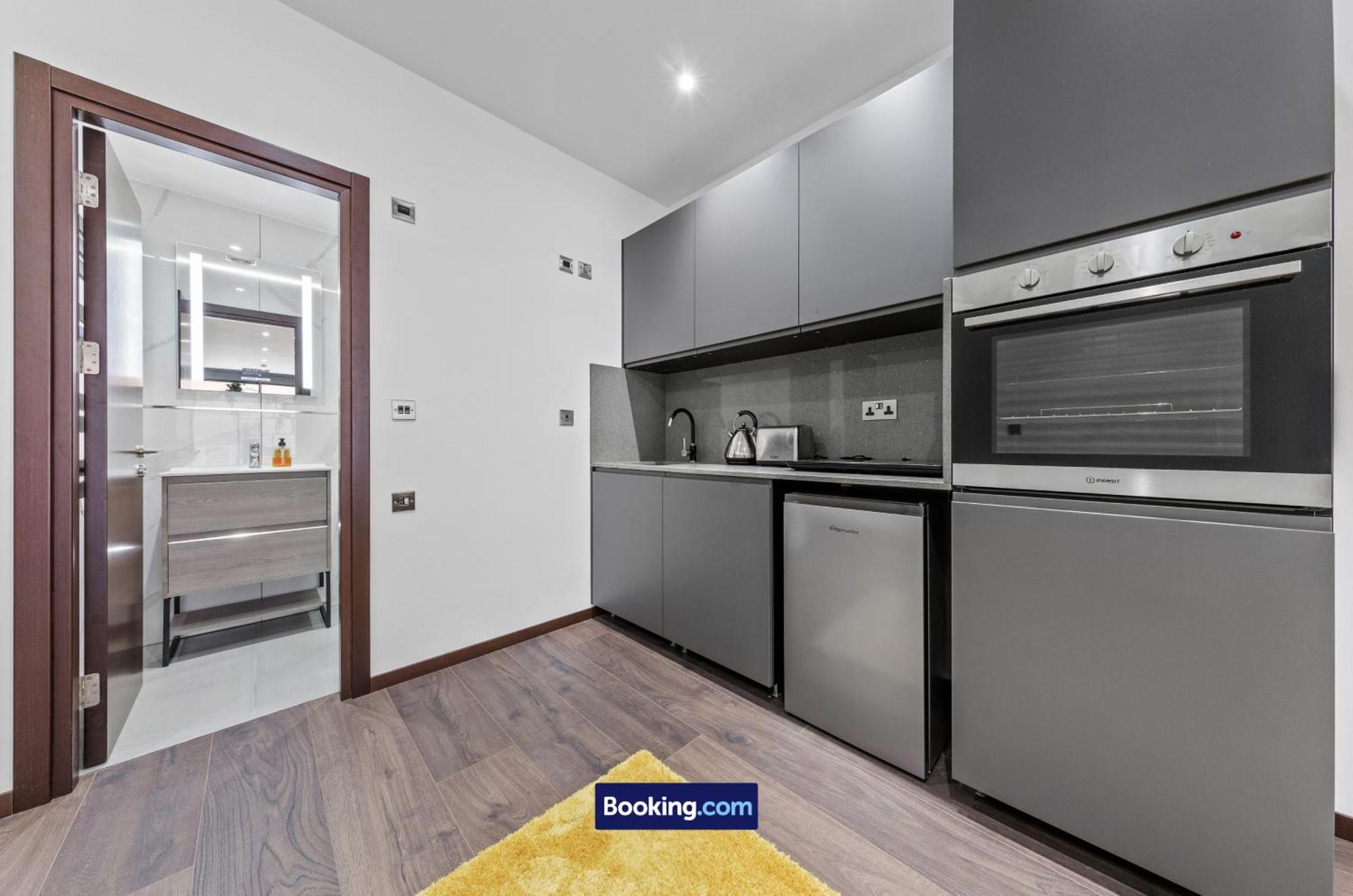 Stylish Studio Apt By Stay Smart Short Lets & Serviced Accommodation Woodstock With Free Wifi ロンドン エクステリア 写真