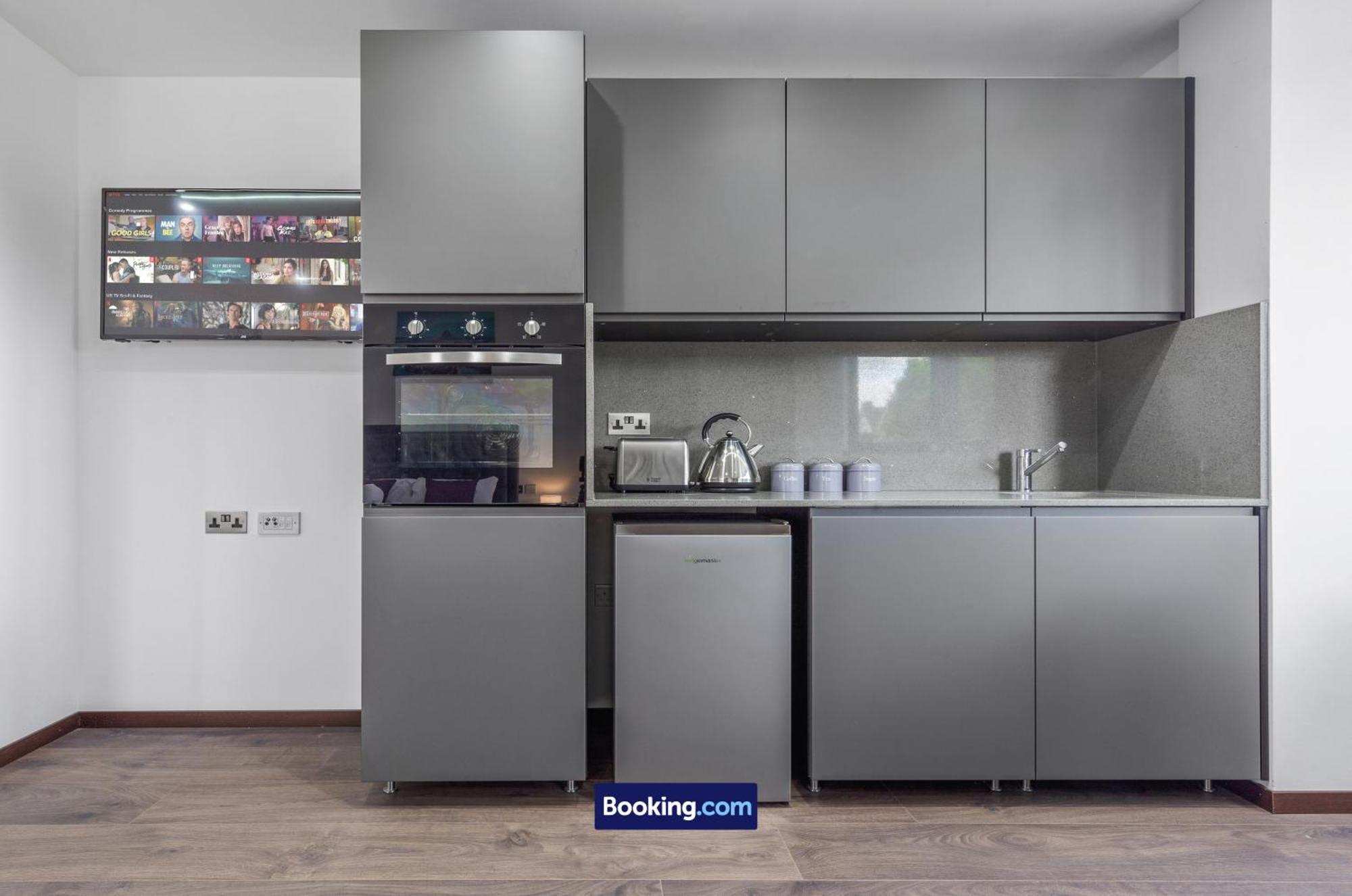 Stylish Studio Apt By Stay Smart Short Lets & Serviced Accommodation Woodstock With Free Wifi ロンドン エクステリア 写真