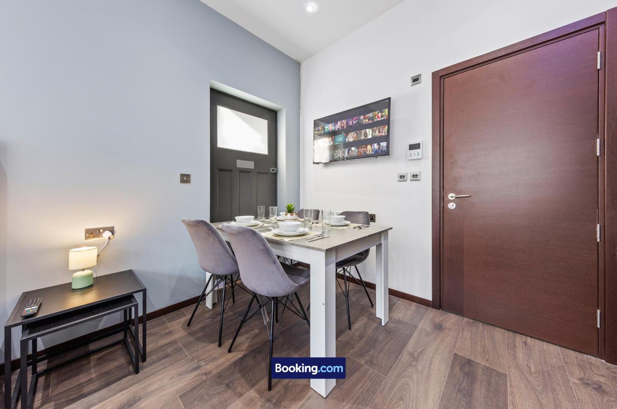 Stylish Studio Apt By Stay Smart Short Lets & Serviced Accommodation Woodstock With Free Wifi ロンドン エクステリア 写真