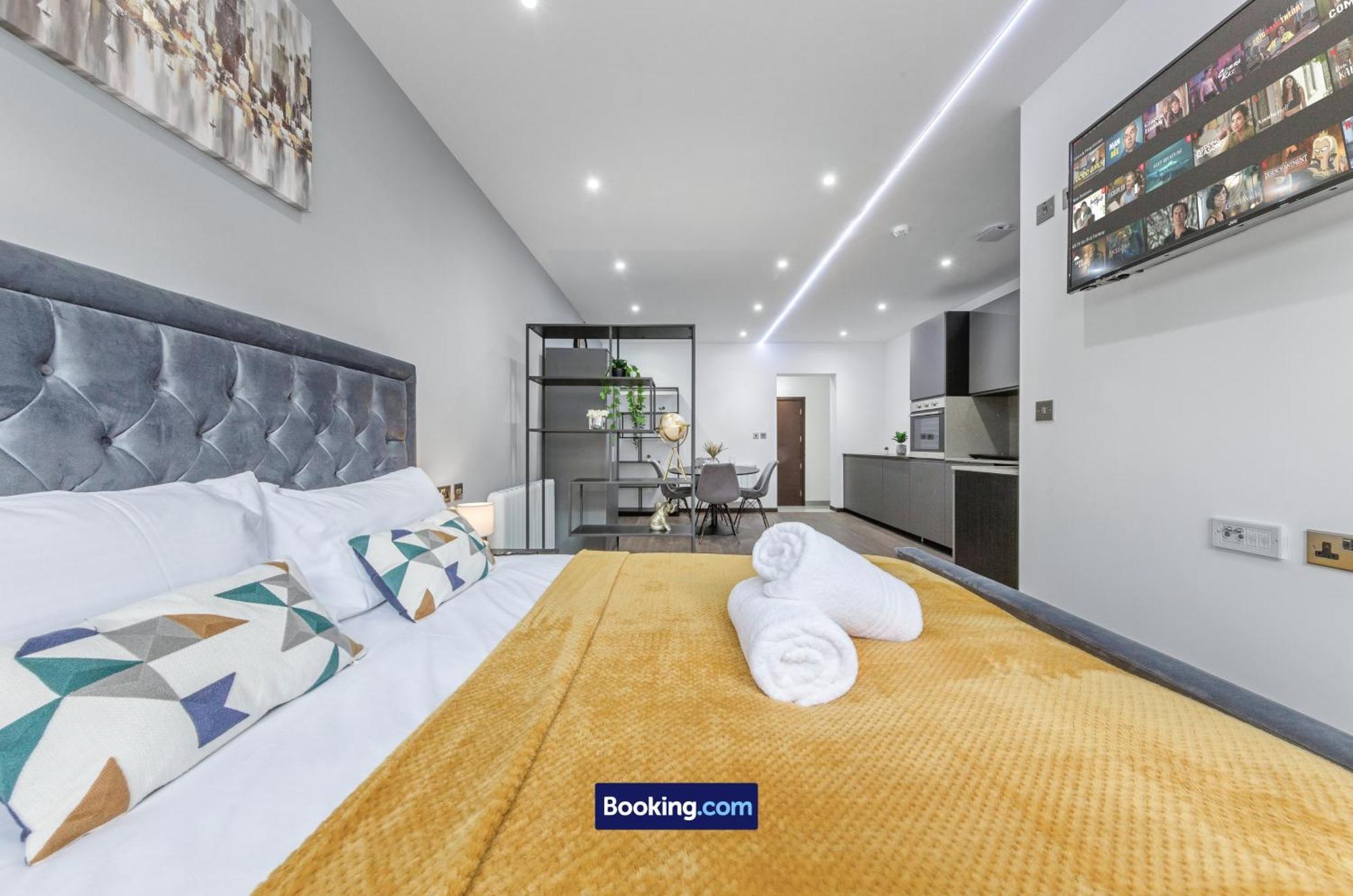 Stylish Studio Apt By Stay Smart Short Lets & Serviced Accommodation Woodstock With Free Wifi ロンドン エクステリア 写真