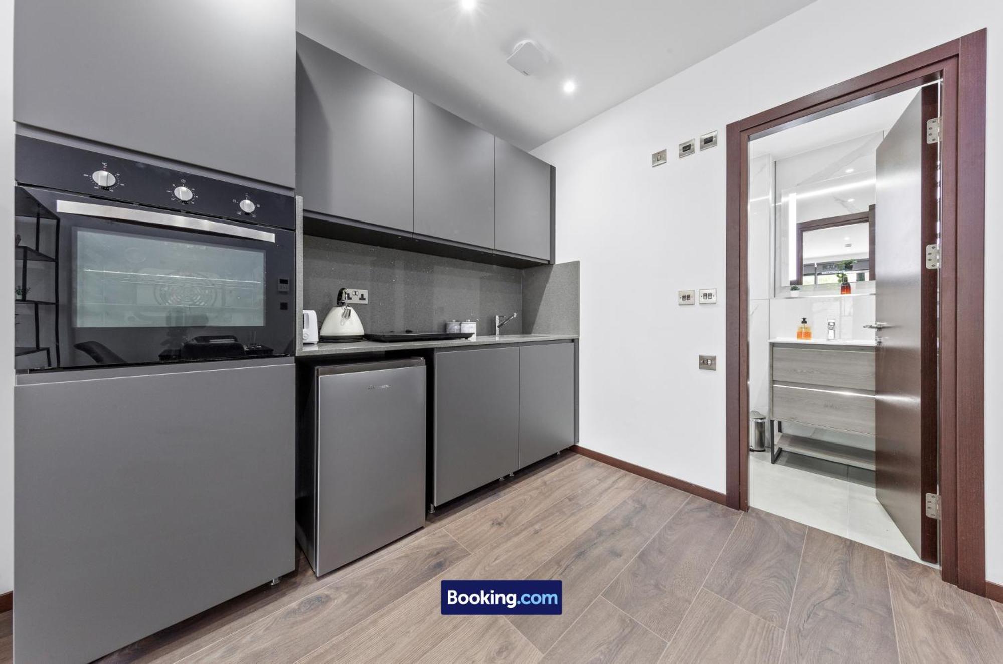 Stylish Studio Apt By Stay Smart Short Lets & Serviced Accommodation Woodstock With Free Wifi ロンドン エクステリア 写真