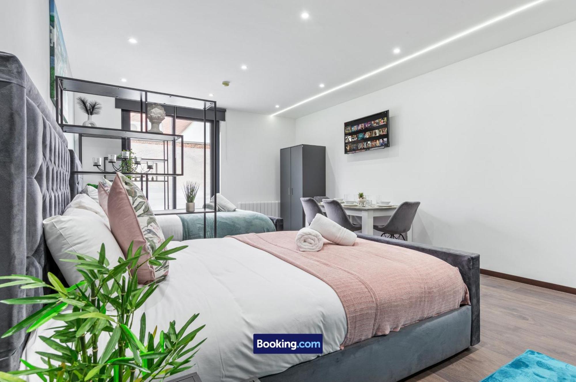 Stylish Studio Apt By Stay Smart Short Lets & Serviced Accommodation Woodstock With Free Wifi ロンドン エクステリア 写真