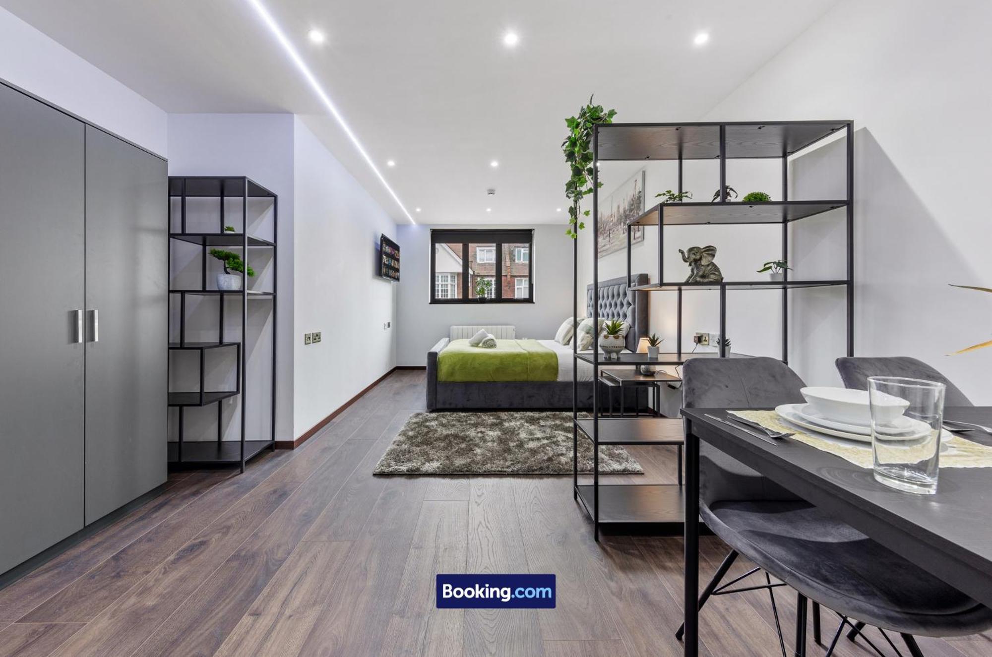 Stylish Studio Apt By Stay Smart Short Lets & Serviced Accommodation Woodstock With Free Wifi ロンドン エクステリア 写真